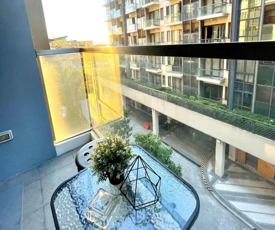 Lovely Unit With Free Wi-Fi & Netflix I Across Naia T3 Airport Манила Екстериор снимка