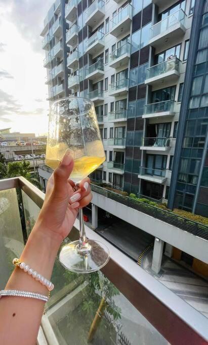 Lovely Unit With Free Wi-Fi & Netflix I Across Naia T3 Airport Манила Екстериор снимка